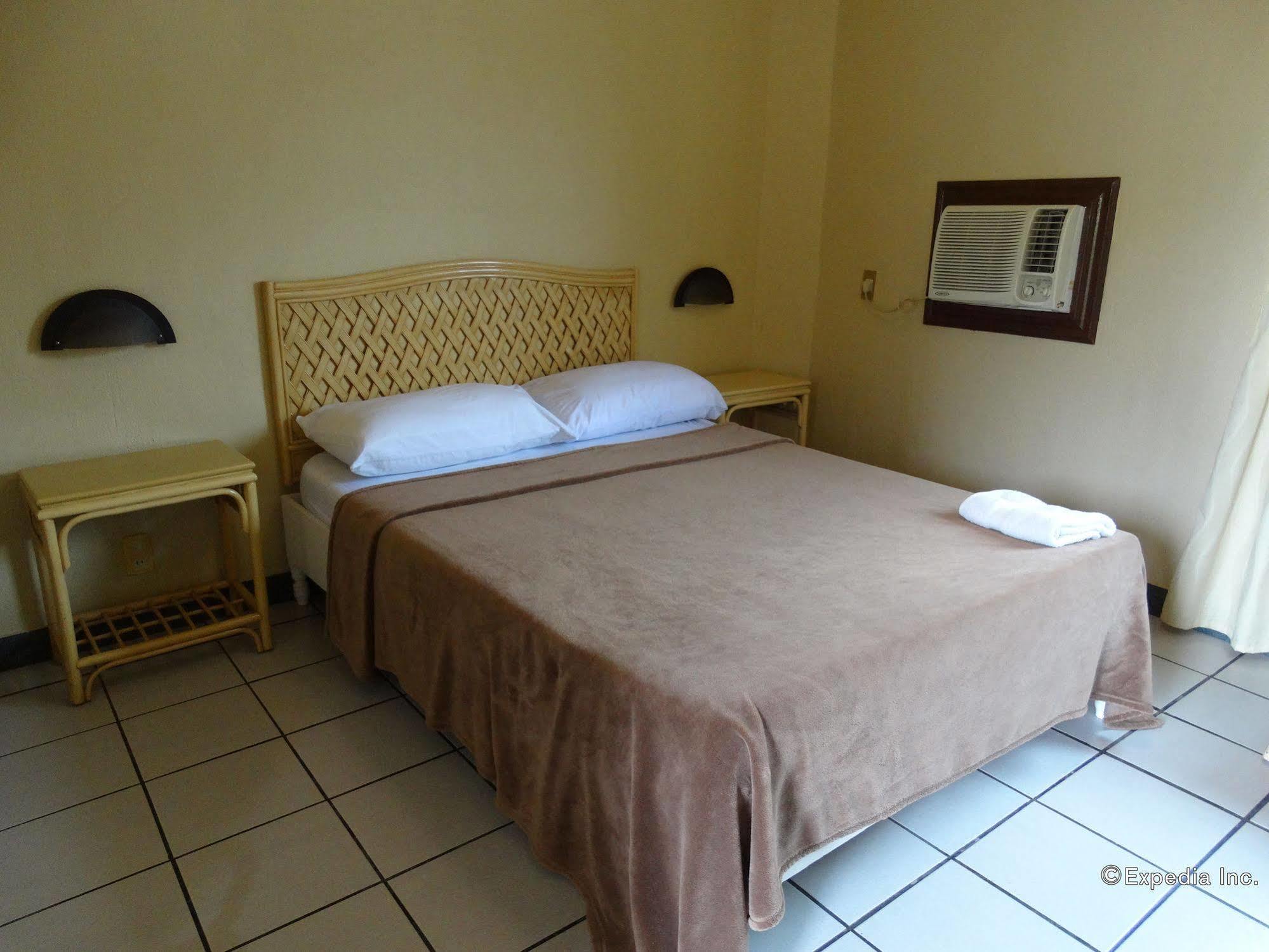 Hotel Red Knight Gardens Davao Zewnętrze zdjęcie